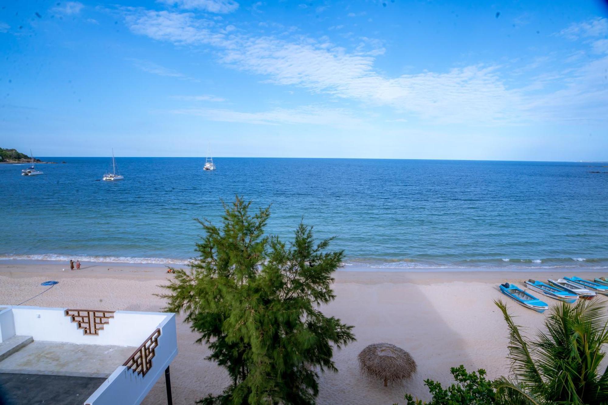 Trinco Beach By Dsk Trincomalee Exterior foto